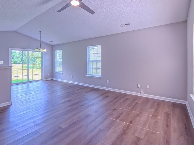 Photo - 4928 Silverdene St