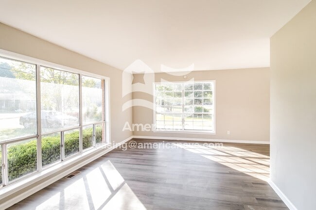 Photo - 300 Spillers St