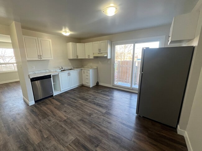 Building Photo - 225 Queen St Unit 7