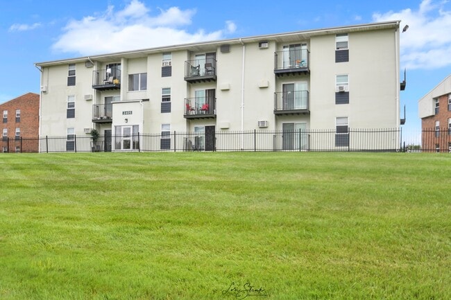 Photo - Whispering Oaks Apartments