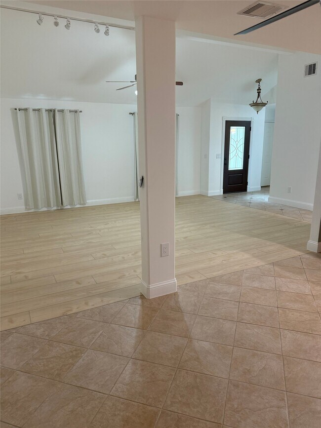 Photo - 3207 E Heatherock Cir