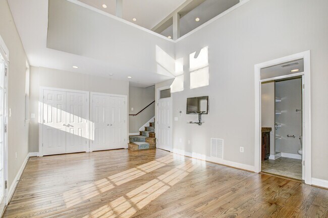 Building Photo - 125 15th St NE Rental