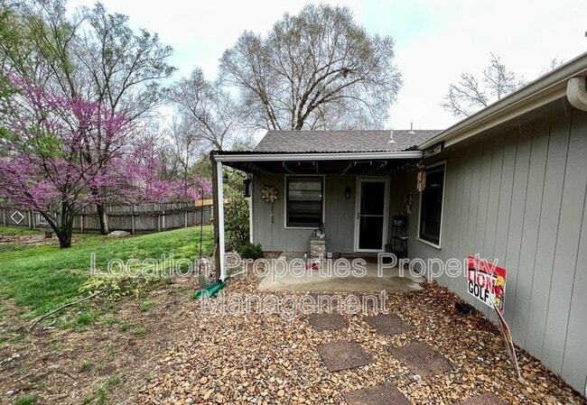 Photo - 2113 Atchison Ave