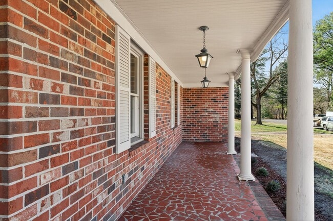 Photo - 2305 Lakewood Ln