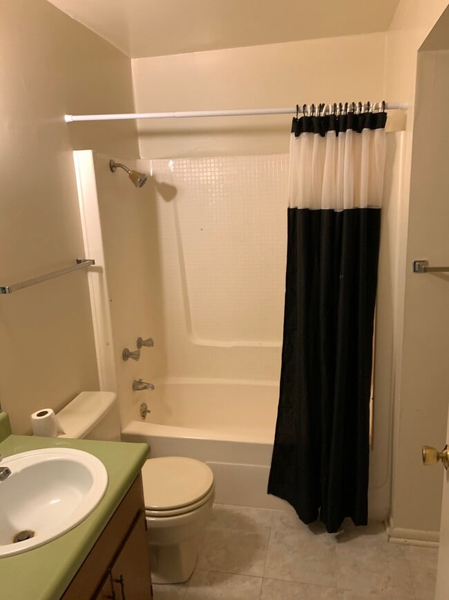 Photo - 106 Eckhart Ave Unidad #17