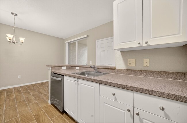 Photo - Crescent Place - 16-104 Unidad 16-104