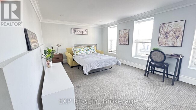 Photo - 5858 Ferry St