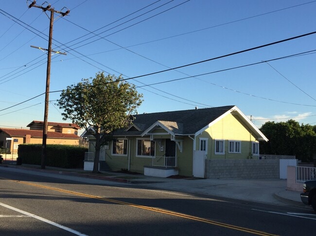 Photo - 909 W 1st St Unit 913