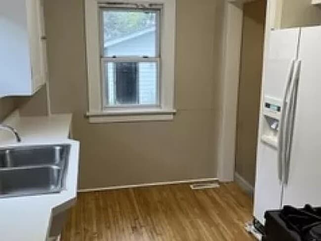 Photo - Charming 3 Bedroom Bungalow Aval 6/1/2026