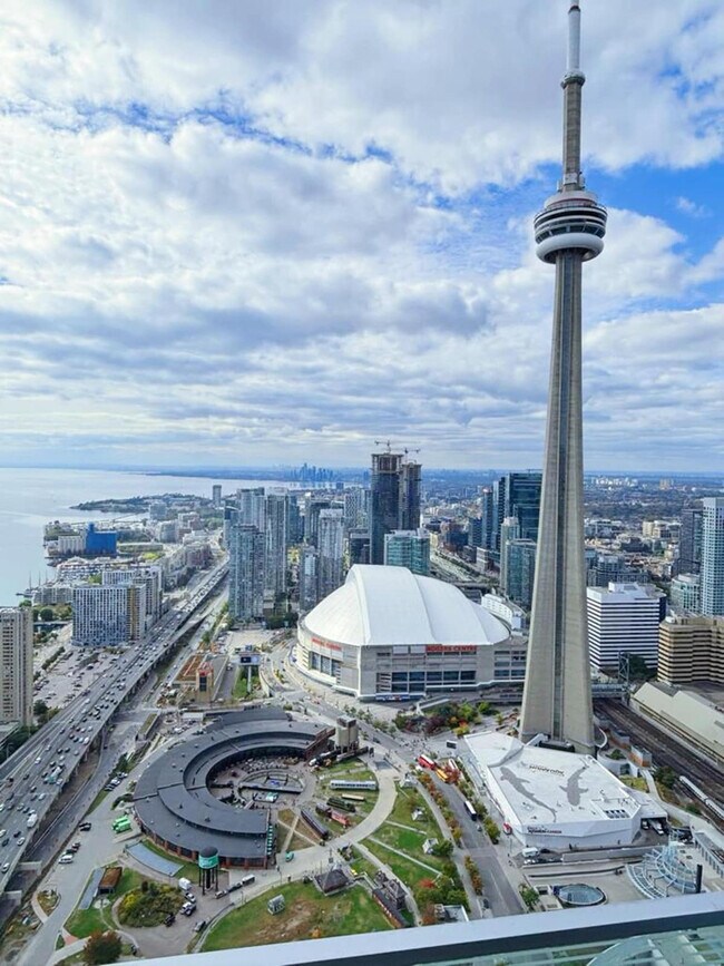 Photo - 133 Bremner Blvd Unit SI ID1520081P