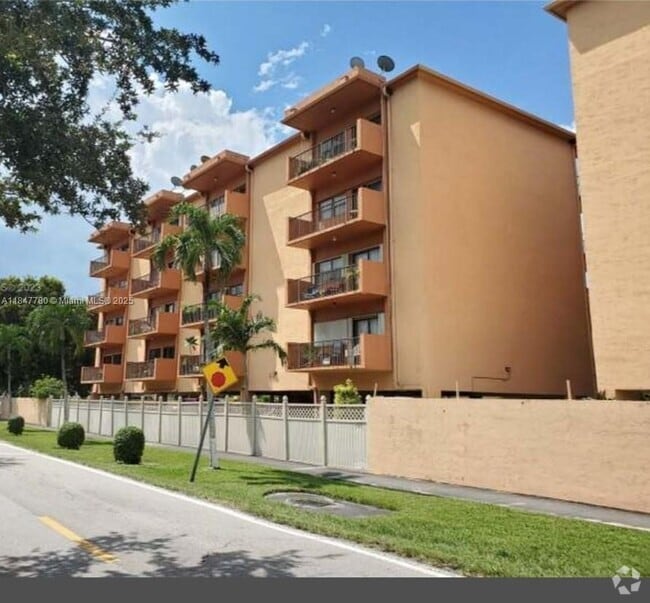 Building Photo - 1800 W 54th St Unit 319 Rental