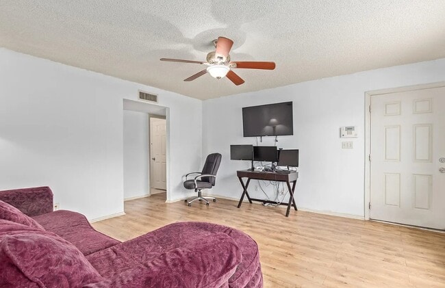 1312 E Hopi Cir