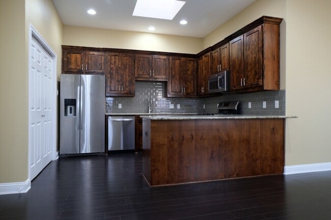 Photo - 3003 Allister St