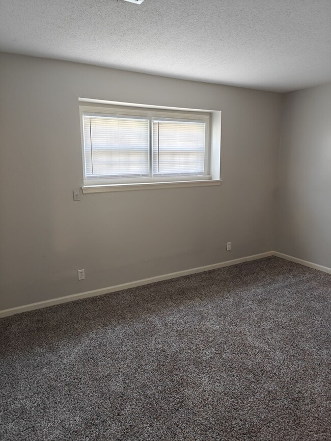 Photo - 211 W 2nd St