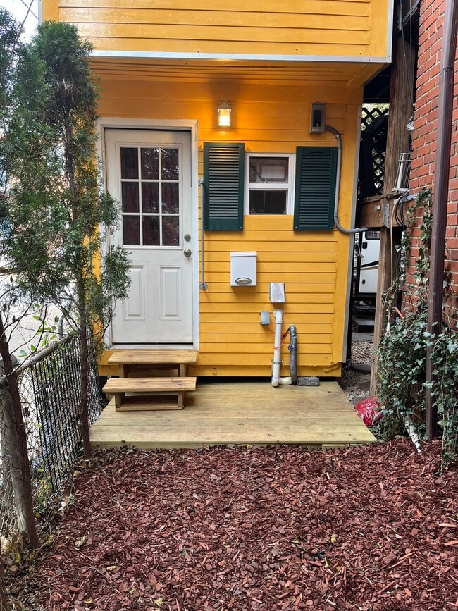 Building Photo - 142 Webster St NE Unit Loft Bedrooms