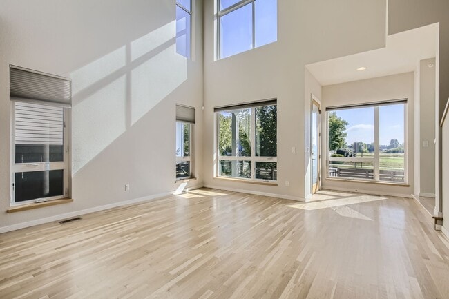 Photo - Stunning 4 bed/3.5 bath Hecla Lake Home!