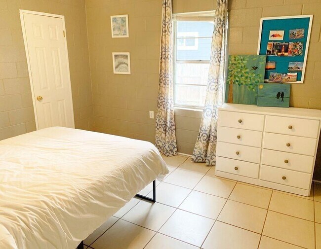 Photo - 1704 Cedar Ave