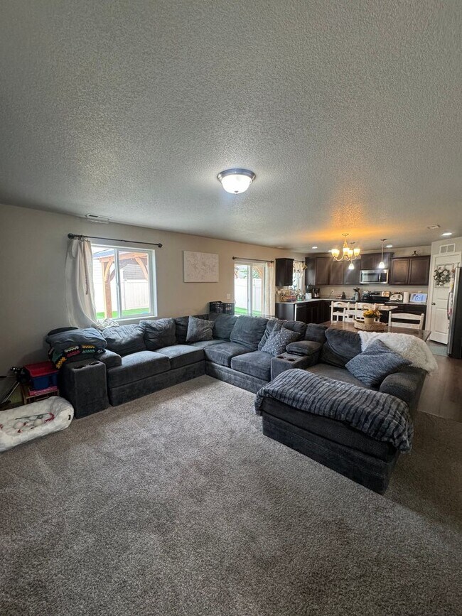 Photo - 3 Bed 2.5 Bath Home in Fountain Available in June