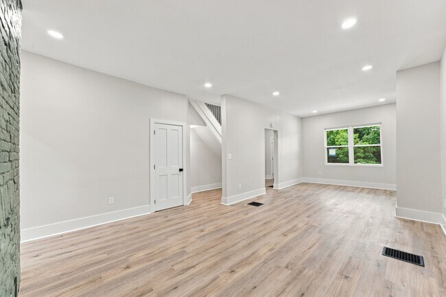Photo - Gorgeous 4 bedroom 2 bath home in Garfield! Available now!