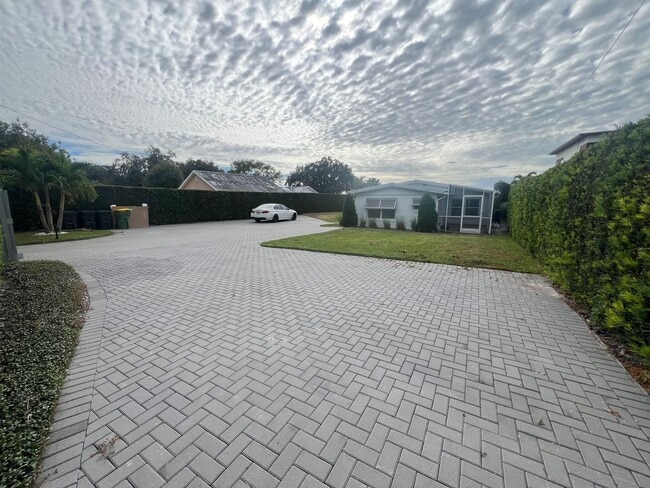 Building Photo - 7210 Seminole Dr