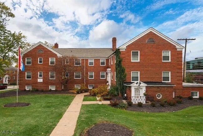 Building Photo - 1382 Elbur Ave Unit 27W