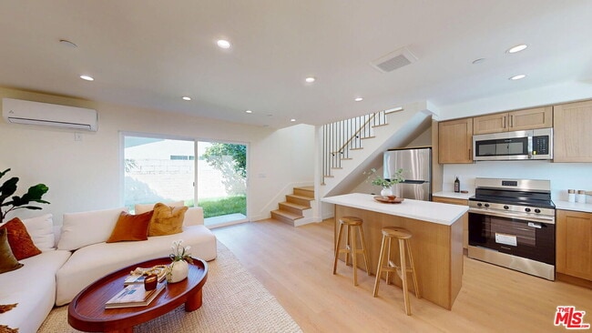 Photo - 6445 Satsuma Ave
