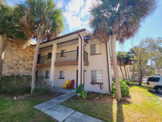 Building Photo - Upgraded 1 Bedroom Top Floor Unit in Winte... Rental
