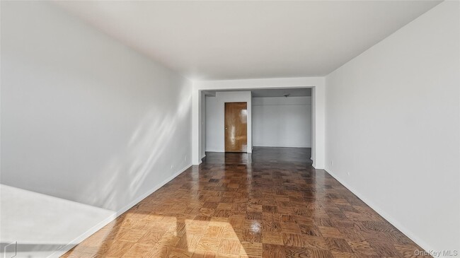 Photo - 3240 Riverdale Ave Unidad 6J