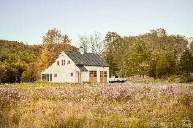 Photo - 40 Hellbrook Ln