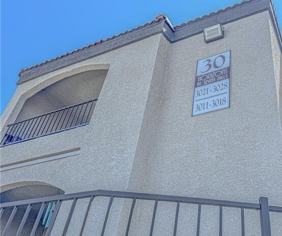 Building Photo - 950 Seven Hills Dr