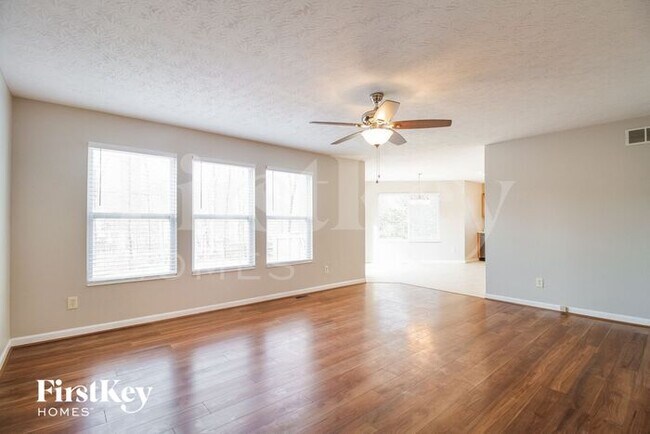 Photo - 60 Charmalee Dr