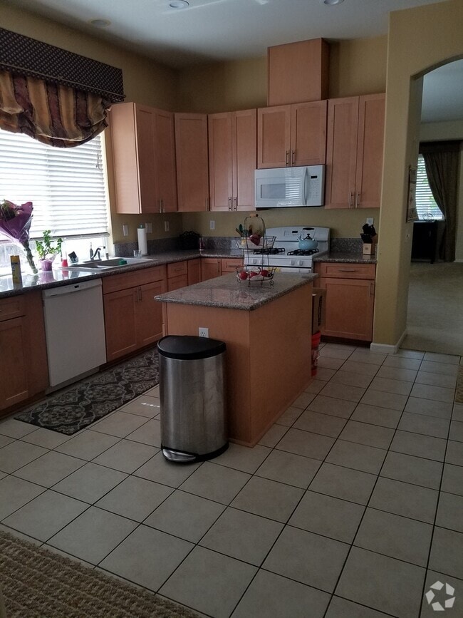 Building Photo - Stunning 4/2 Natomas Single Story! PLEASE... Rental