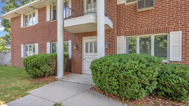 Building Photo - 615 Michigan Ave