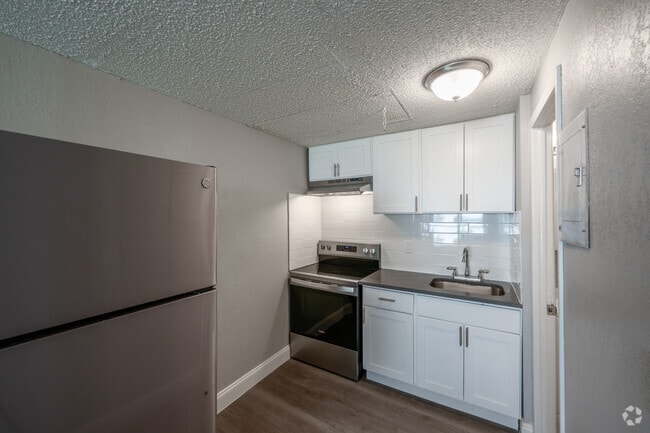 Studio, 1BA - 288SF - Studio - Kitchen