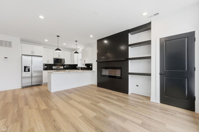 Photo - 3902 S Lake Park Ave Unit 1