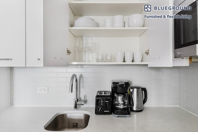 Photo - 230 E 44th St Unidad FL10-ID2165