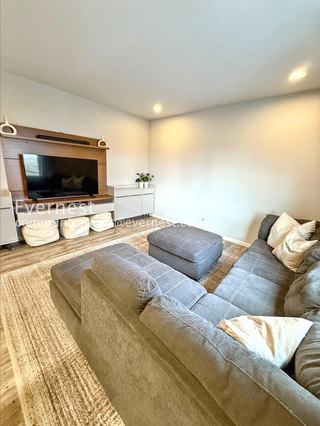 Photo - 1123 Huntington Ave