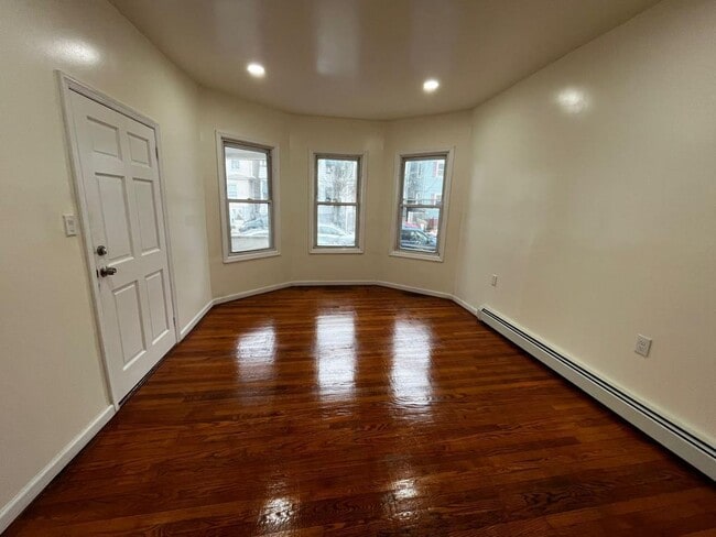 Building Photo - 207 Kearney St Unit 1