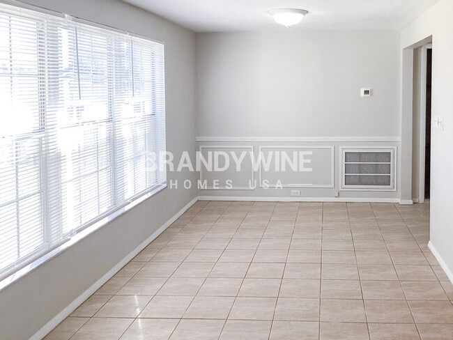 Photo - 3535 Devonshire Dr