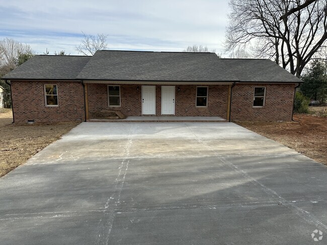 Building Photo - 156 Lakewood Ave Rental