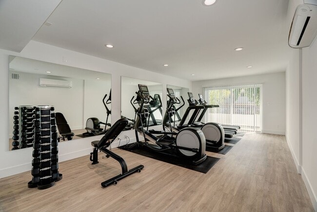 Photo - 439 W Stocker Luxury Living