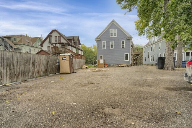 Photo - 1316 7th St SE Unidad 8 Bedroom - 8