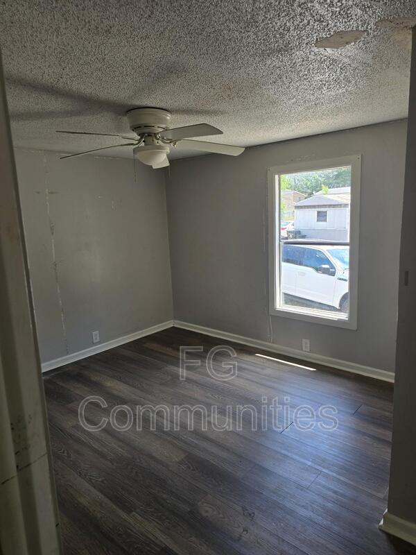 Photo - 106 Mike Rd