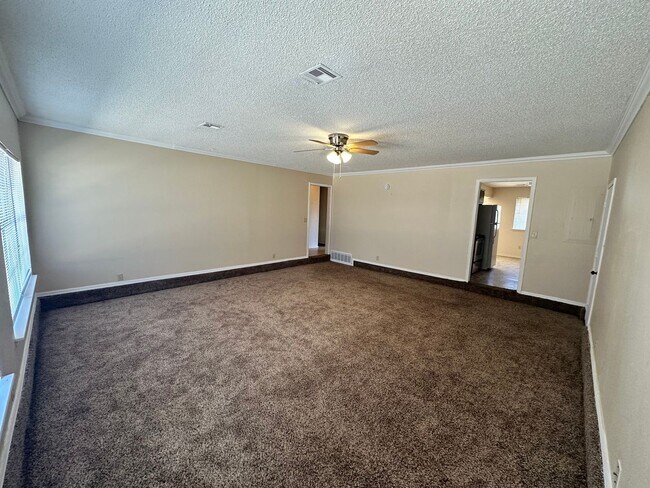 Photo - 3-bed 1.5-bath Rental Home Available in Norman!