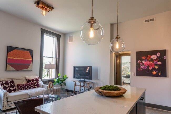 1533 - Unit 5 - 1533 Elm St