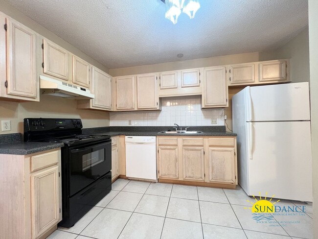 Photo - Exceptional 2 Bedroom Home near Beal Parkway!