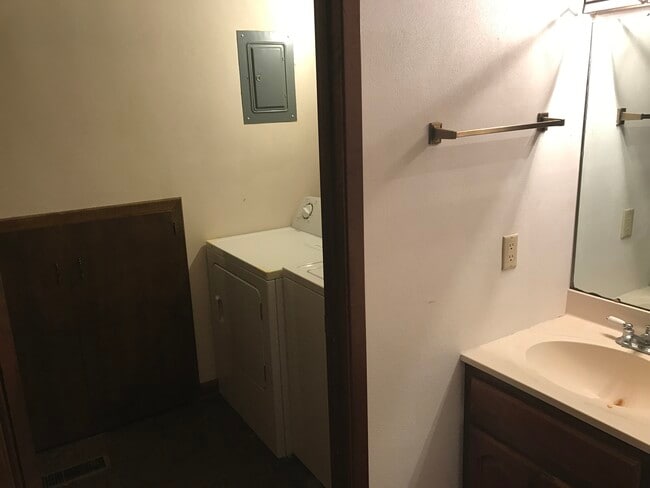 Photo - 1458 Eastview Dr