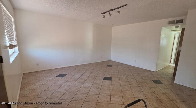 Photo - 847 W 10th St