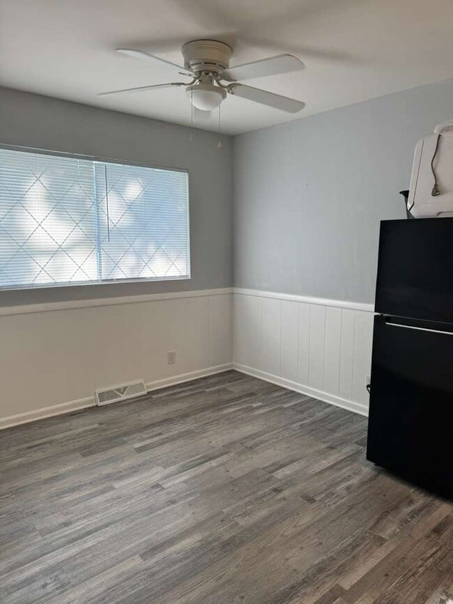 Photo - 5621 N Strathbury Ave