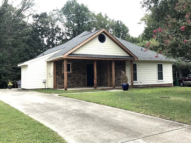 Gorgeous Three Bedroom Ranch Home! - Gorgeous Three Bedroom Ranch Home!